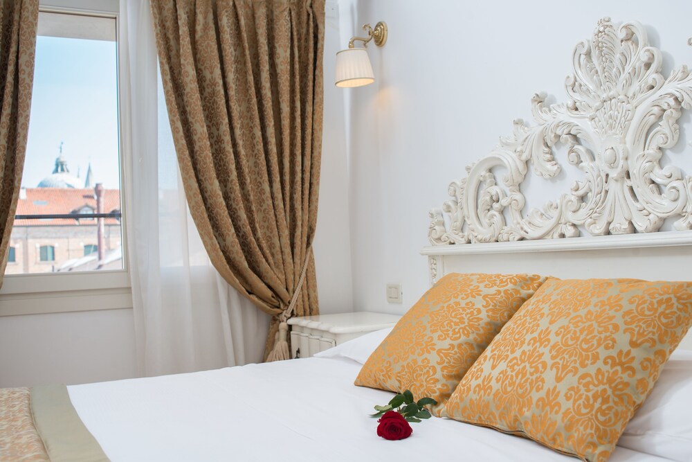 Executive Apartment, Canal View - Guestroom