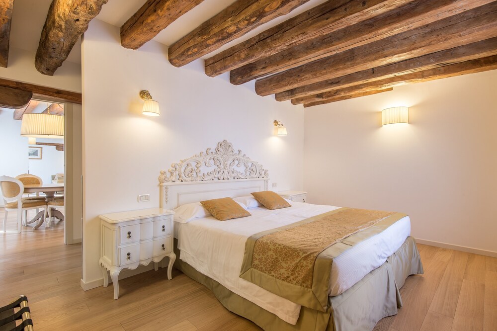 Deluxe Apartment, 1 Bedroom - Guestroom