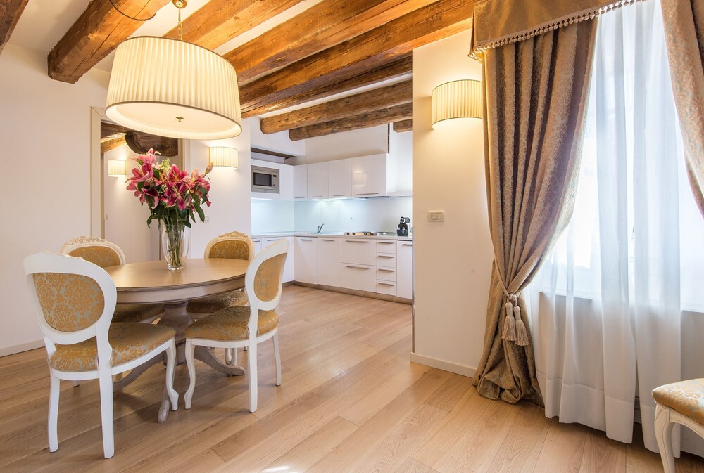 Deluxe Apartment, 1 Bedroom - Living Room