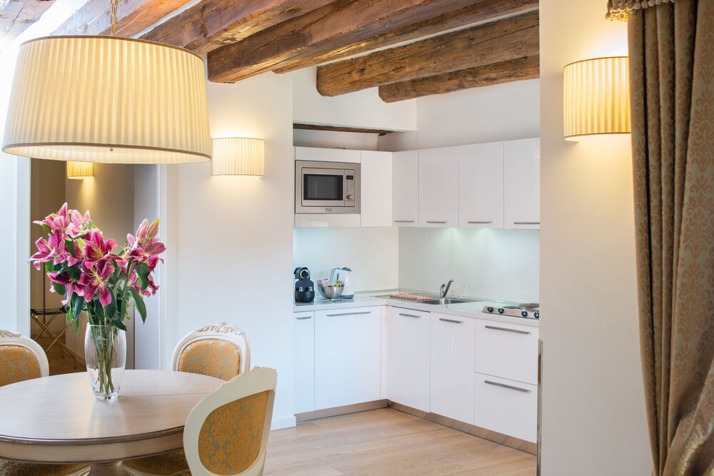 Deluxe Apartment, 1 Bedroom - Guestroom