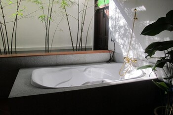Jetted Tub