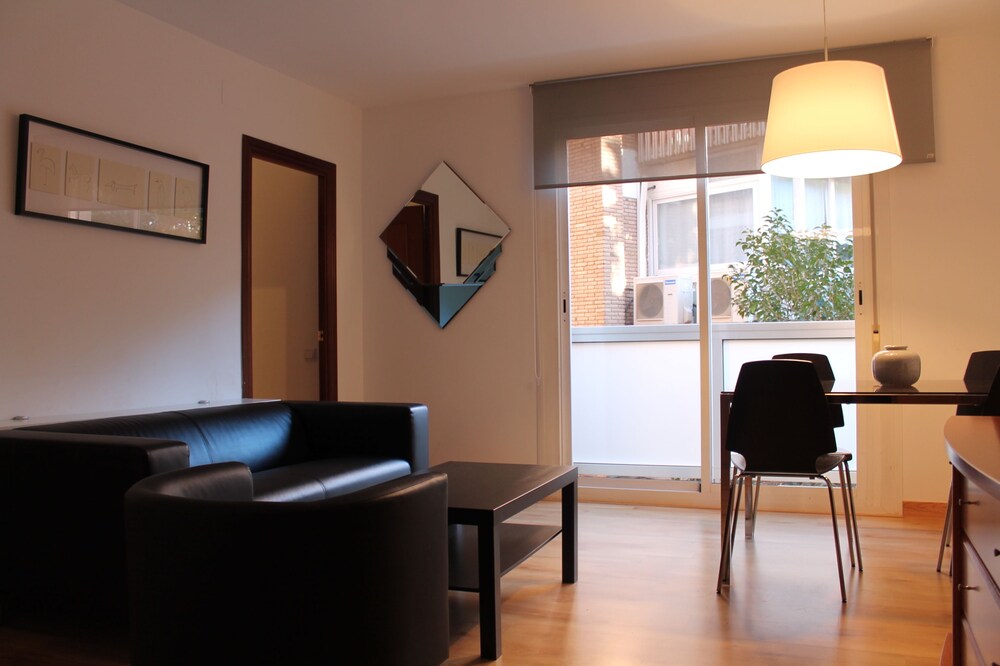 Superior Apartment, 2 Bedrooms - Living Room