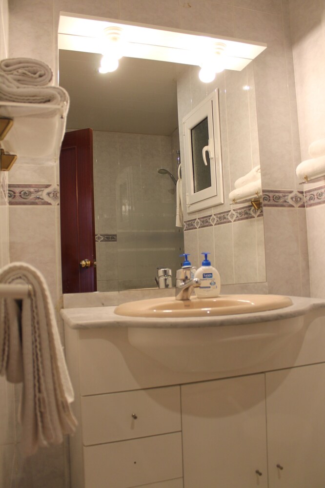 Superior Apartment, 2 Bedrooms - Bathroom