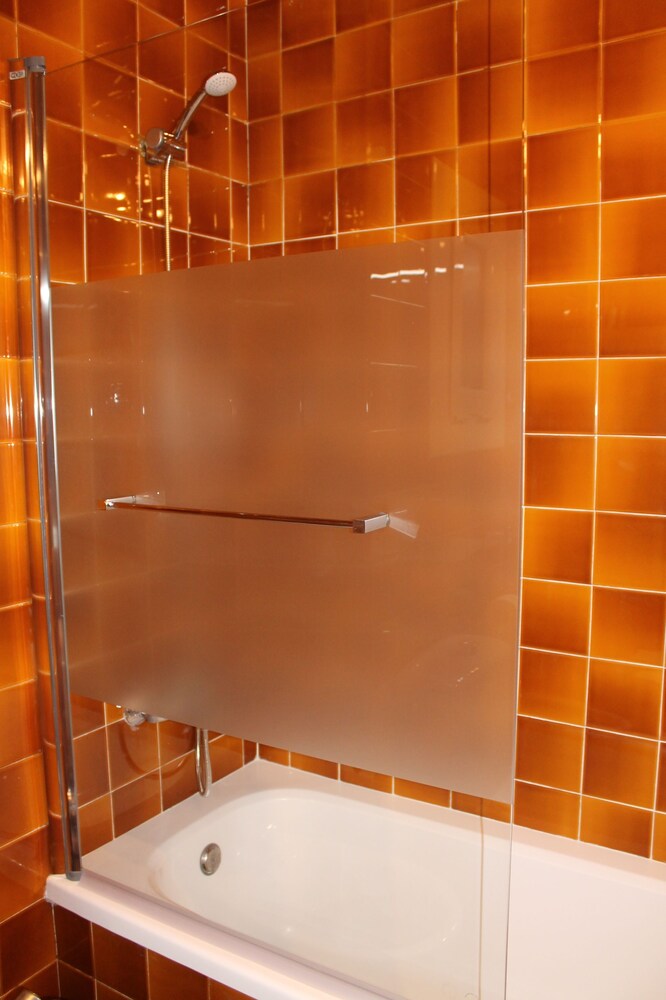 Family Apartment - Bathroom