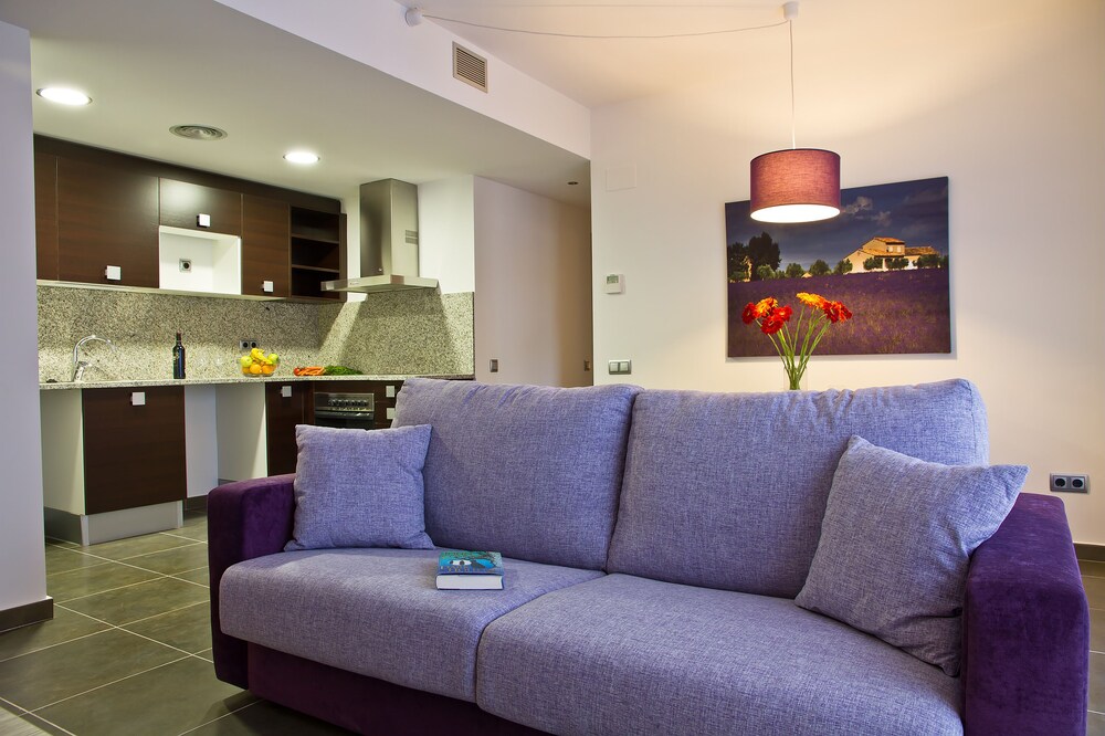 Apartment, 2 Bedrooms - Living Room