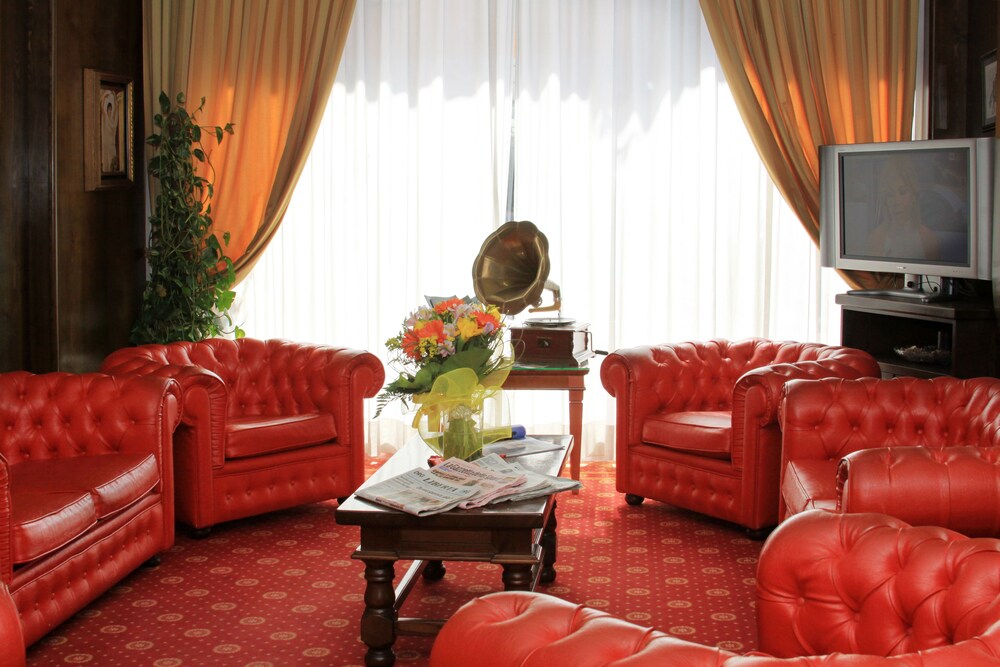 Hotel Lounge