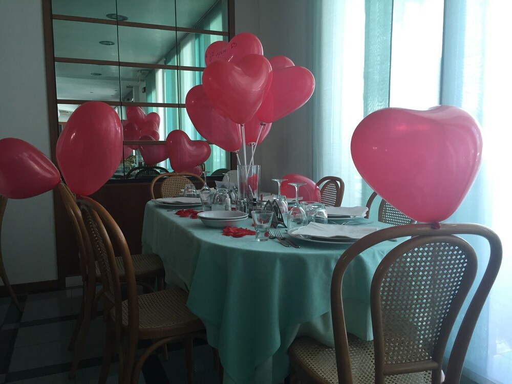Couples Dining
