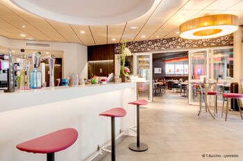 Hotel Bar