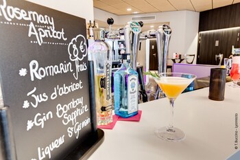 Hotel Bar