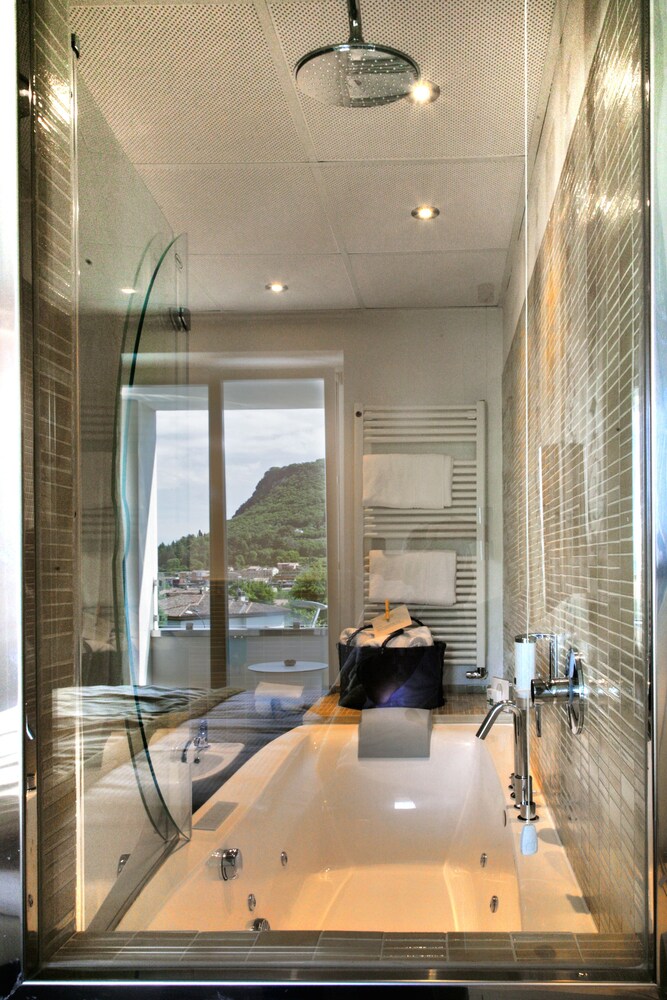 Jetted Tub