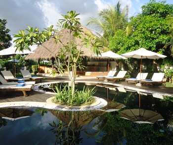 Poolside Bar
