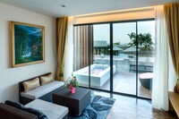 Junior Suite (Pool Access)