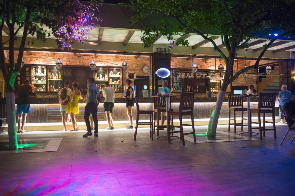 Poolside Bar