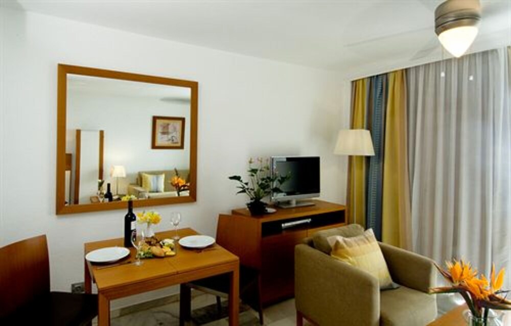 1 Bedroom Junior Suite - Guestroom