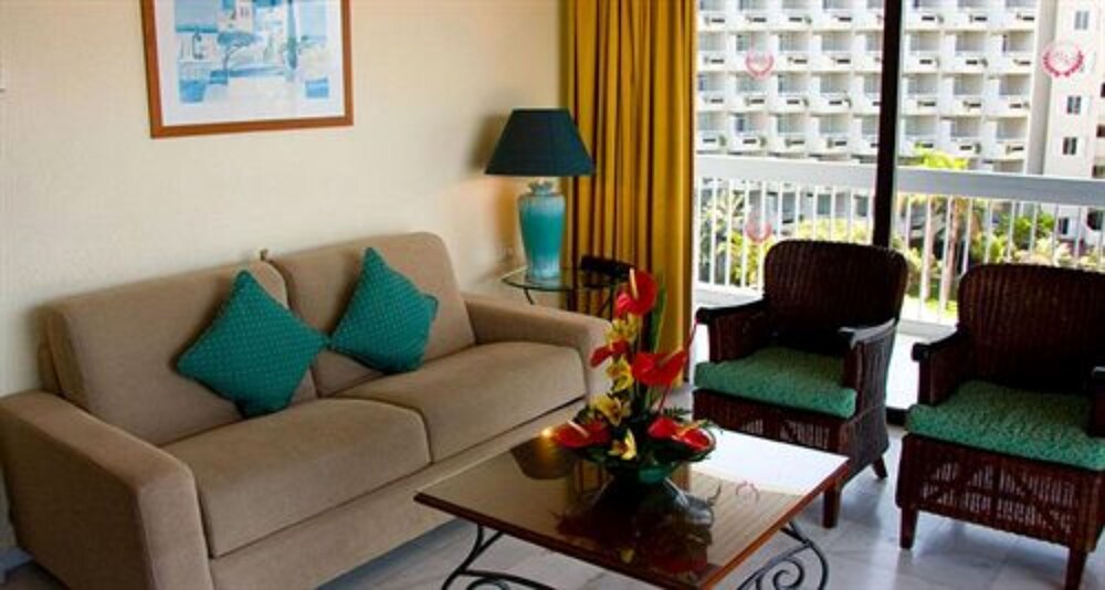 1 Bedroom Junior Suite - Living Room