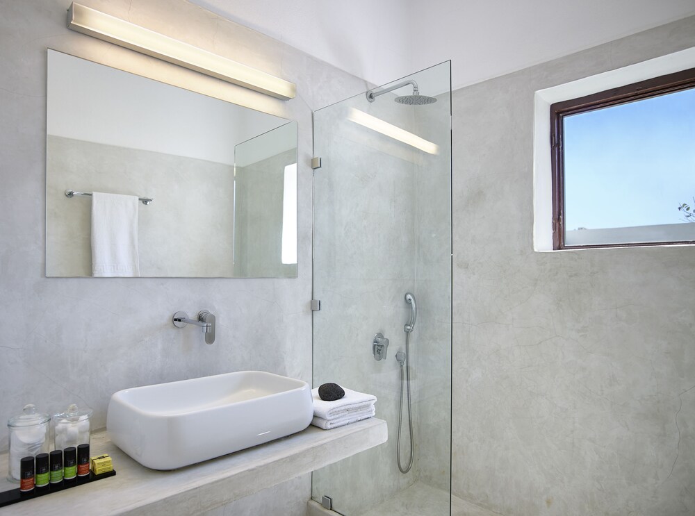 Superior Suite - Bathroom