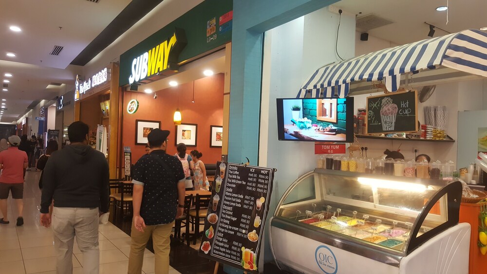 Food Court