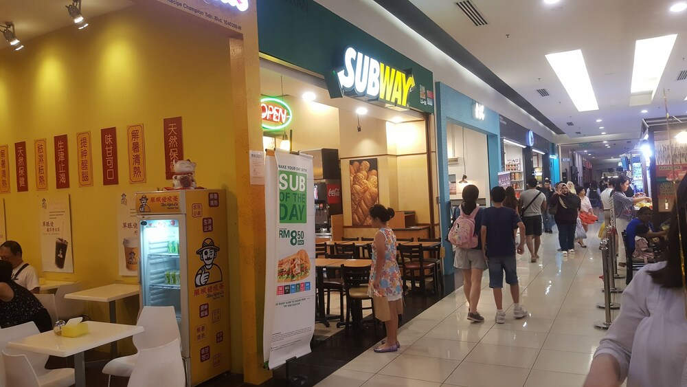 Food Court