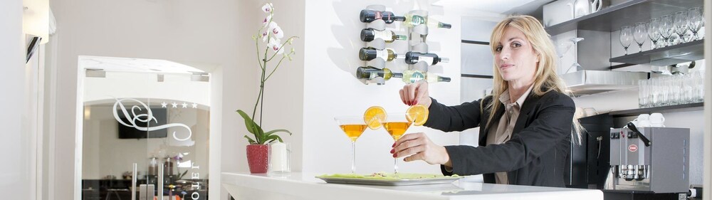 Hotel Bar