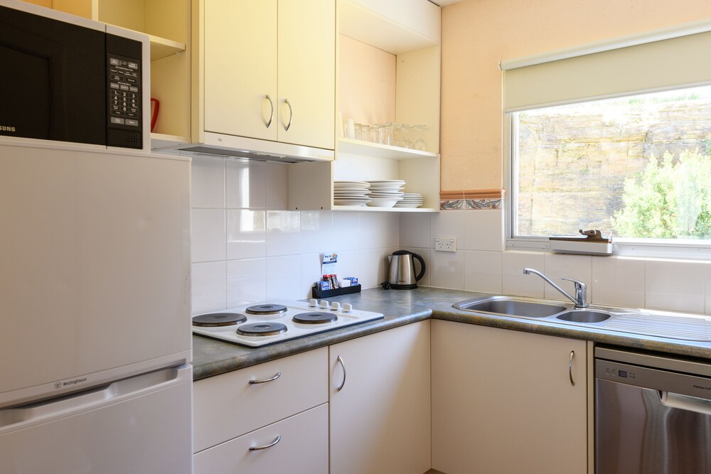 Standard Three Bedroom Apartment - Harbour View - In-Room Kitchen