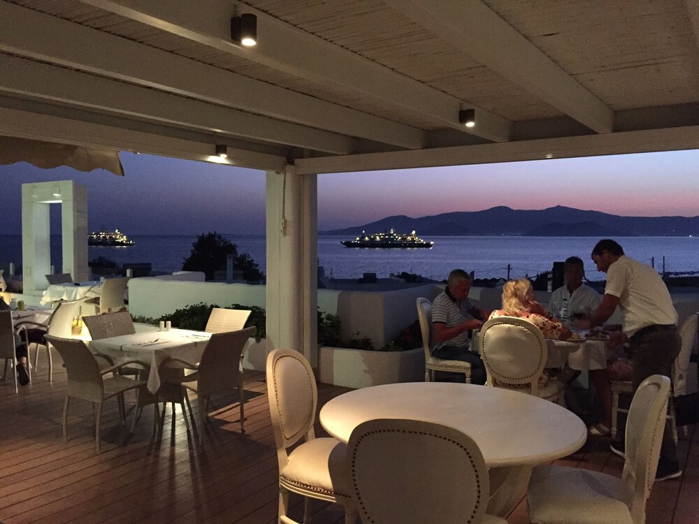 Hotel Bar