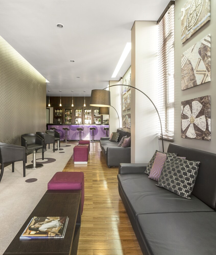Hotel Bar
