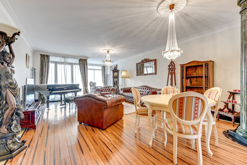 Superior Apartment, 2 Bedrooms, Balcony (6 adults) - Living Room