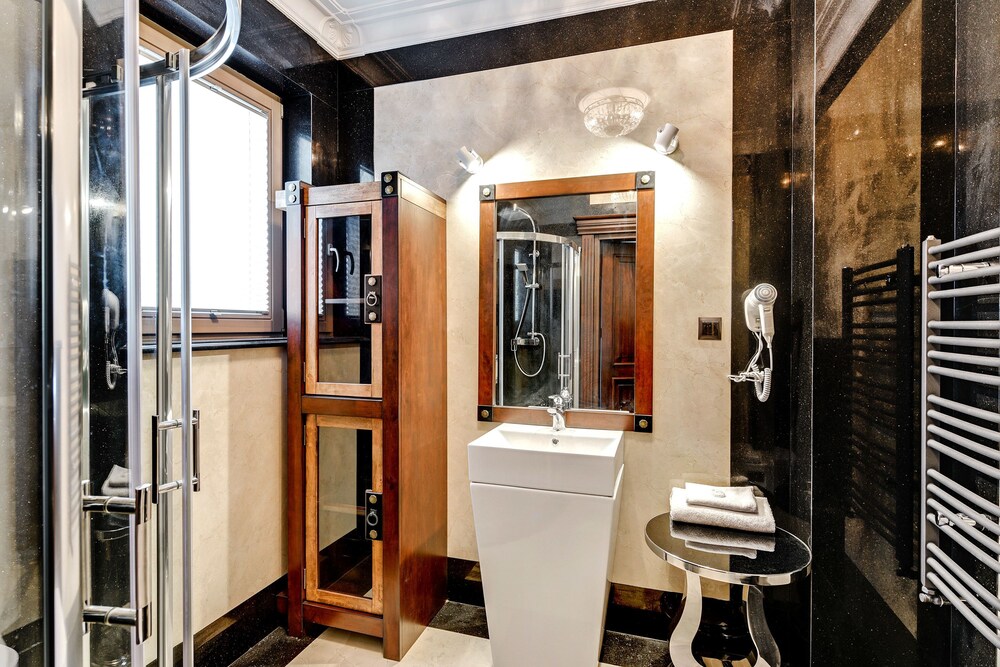 Superior Apartment, 2 Bedrooms, Balcony (6 adults) - Bathroom