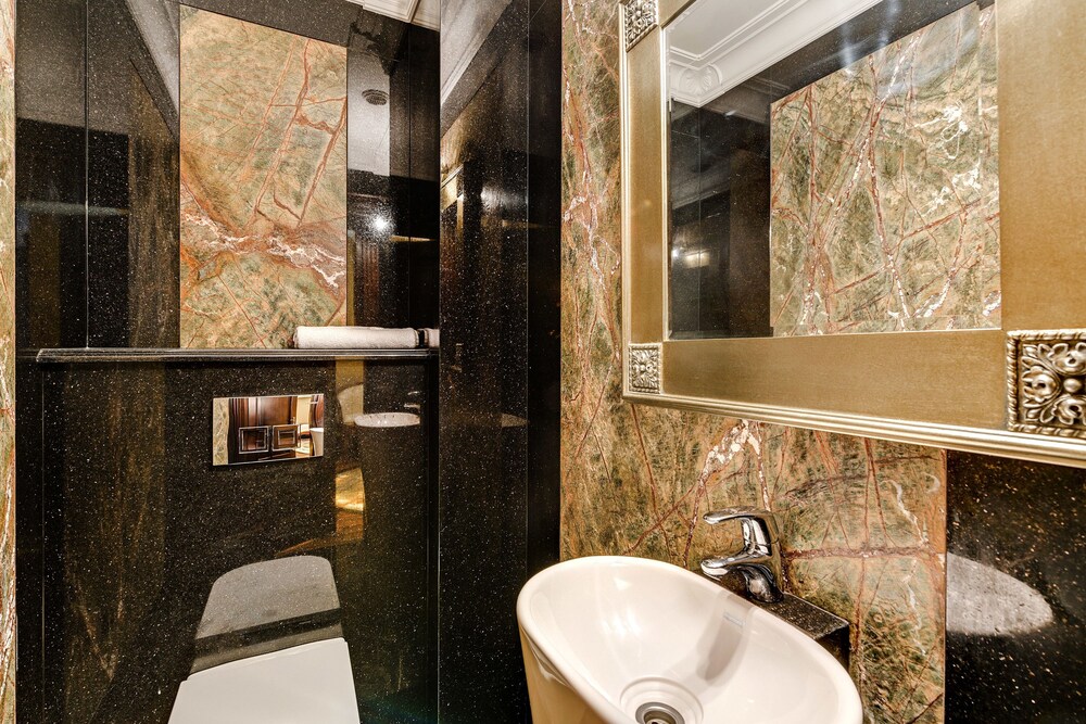 Superior Apartment, 2 Bedrooms, Balcony (6 adults) - Bathroom