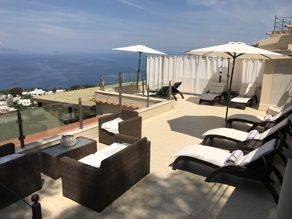 Sundeck