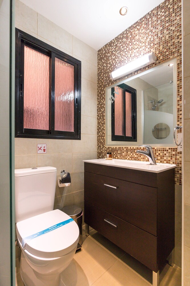 Apartment, 2 Bedrooms - Bathroom