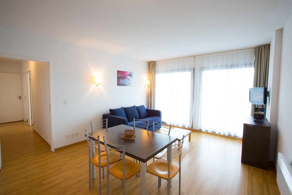 Suite, Connecting Rooms - Living Room