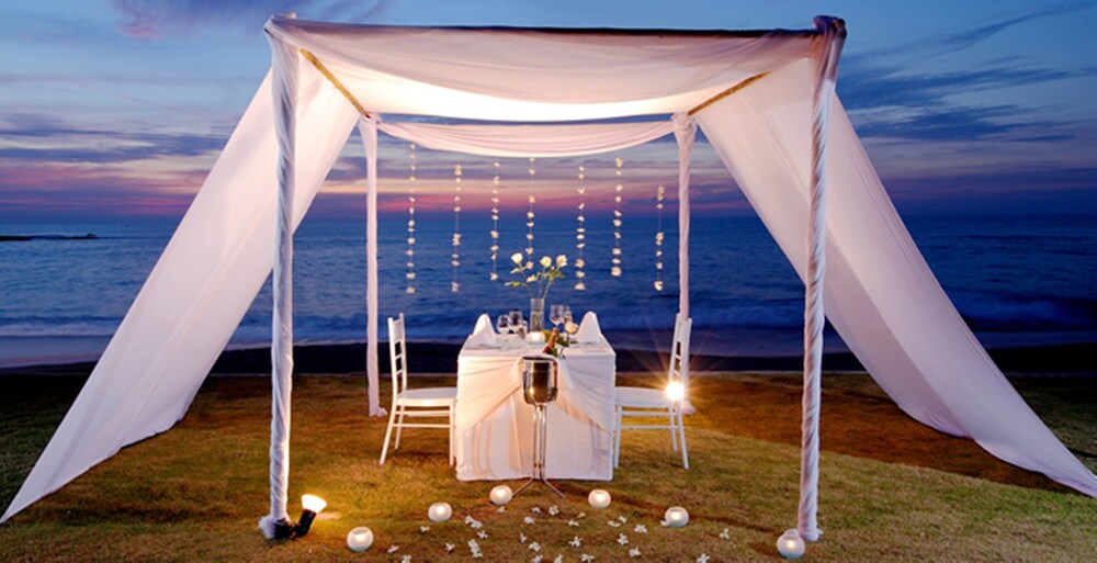 Couples Dining