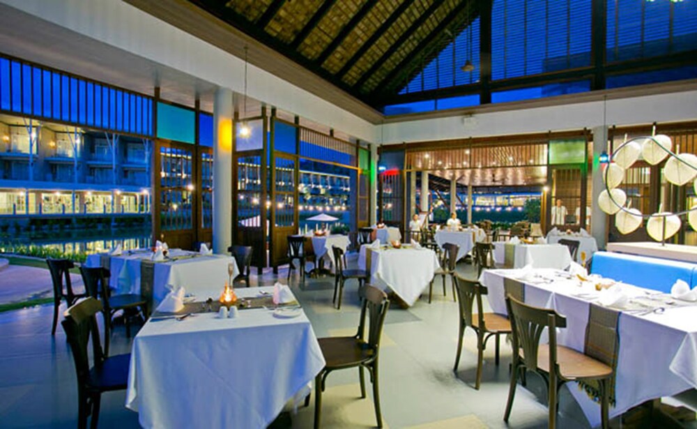 Hotel Lounge