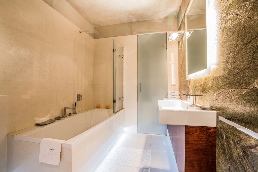 Deluxe Apartment, 1 Bedroom - Bathroom