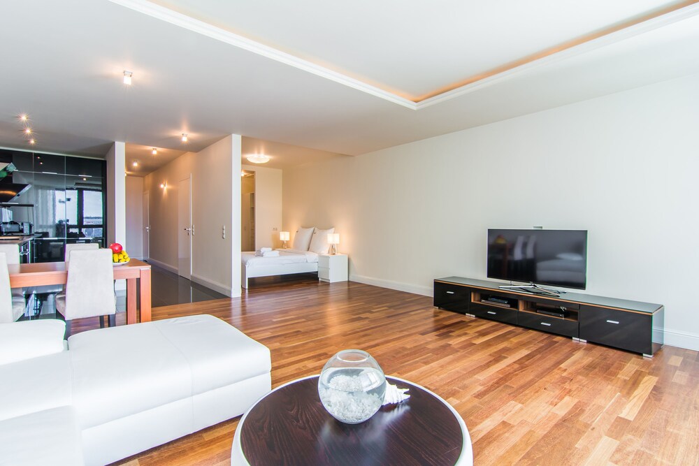 Deluxe Studio Suite - Living Room