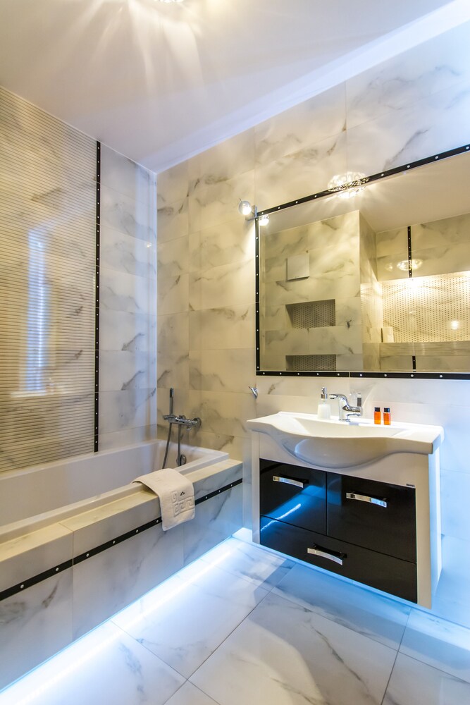 Superior Apartment, 2 Bedrooms - Bathroom