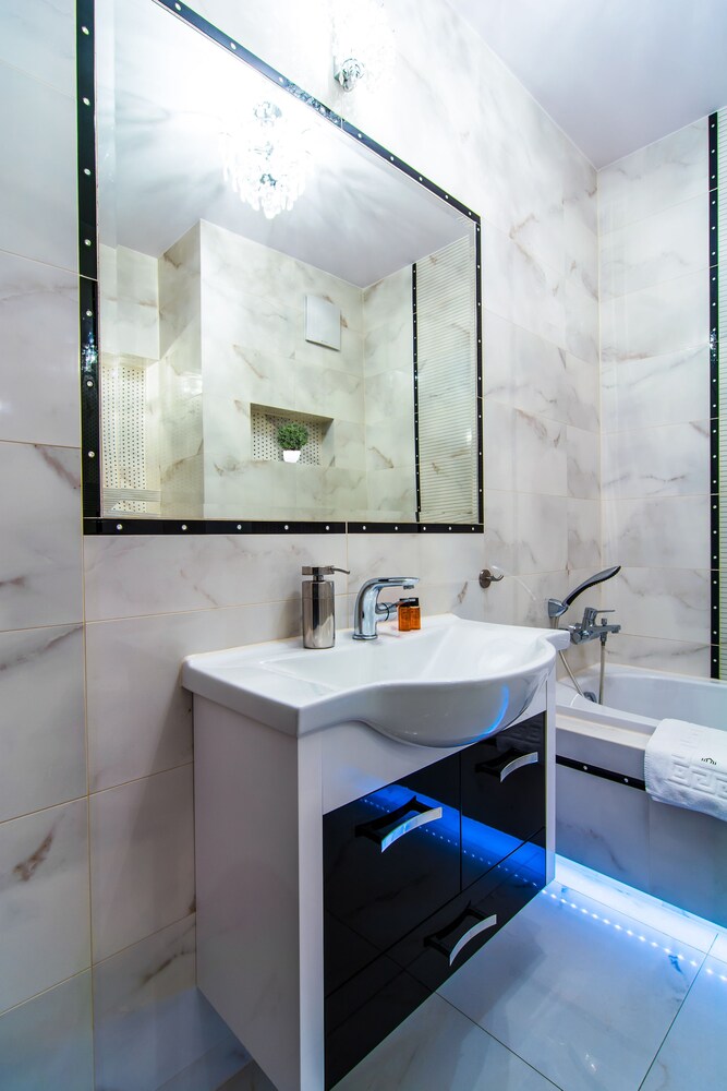 Superior Apartment, 2 Bedrooms - Bathroom