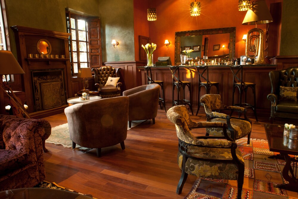 Hotel Bar