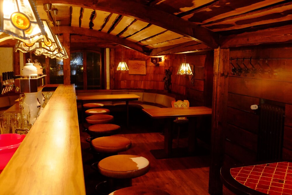 Hotel Bar