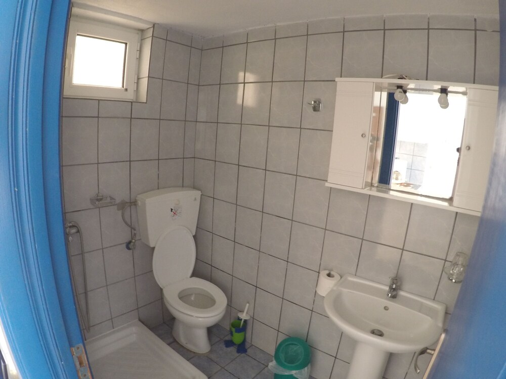Studio - Bathroom