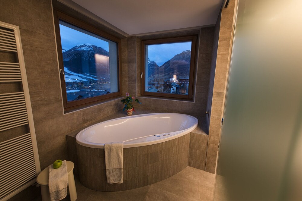 Jetted Tub