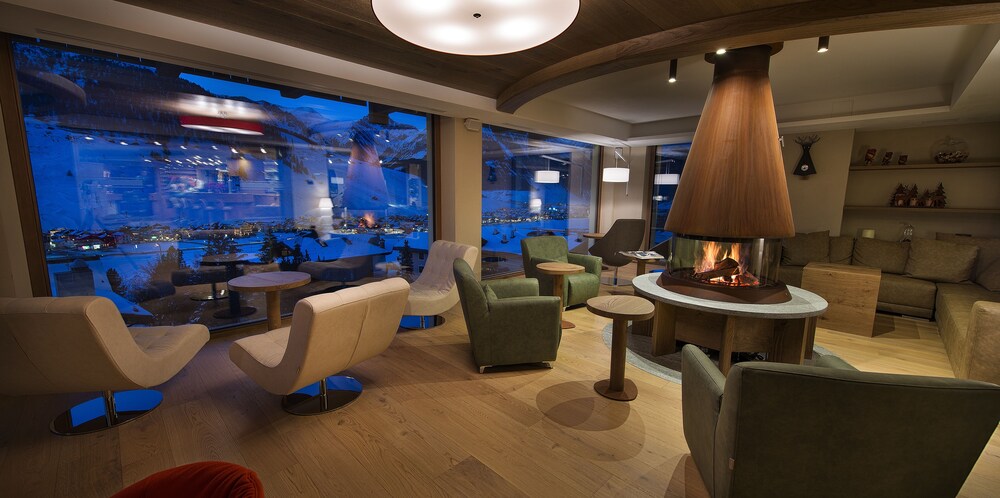 Hotel Lounge