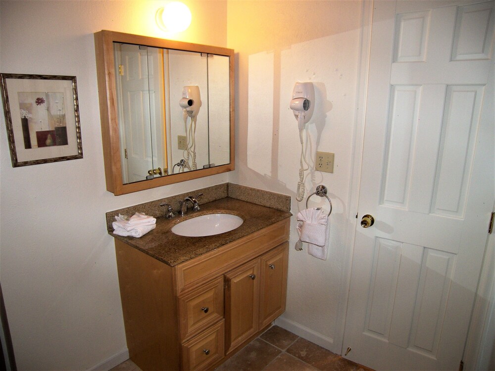 Standard Room, 2 Bedrooms - Bathroom Sink
