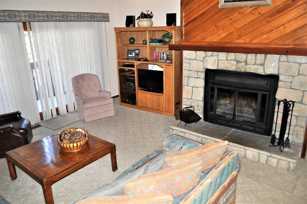 Standard Room, 2 Bedrooms - Living Area