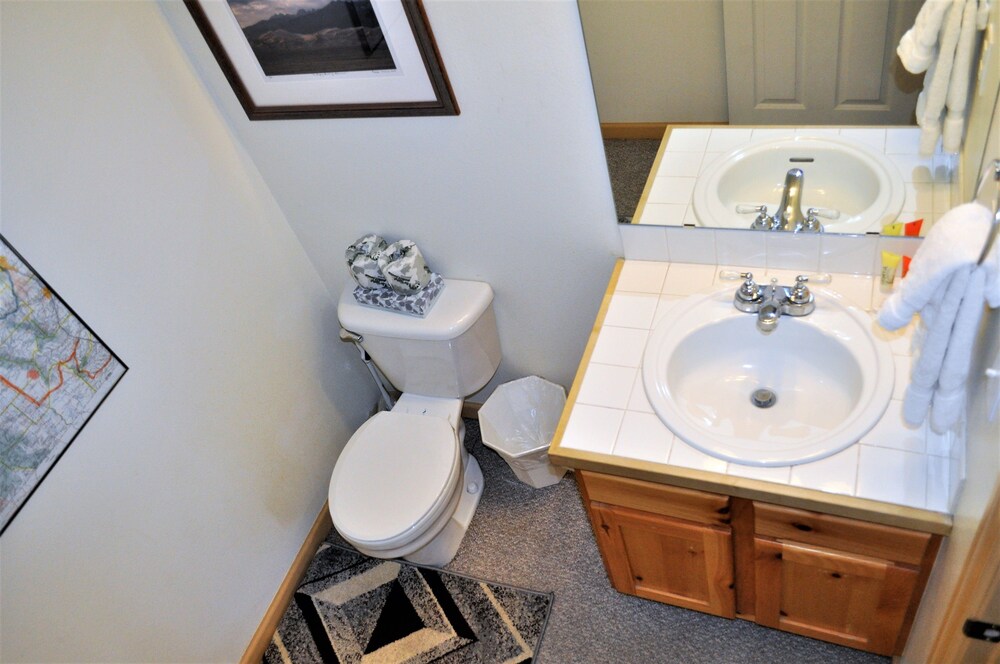 Standard Room, 2 Bedrooms - Bathroom