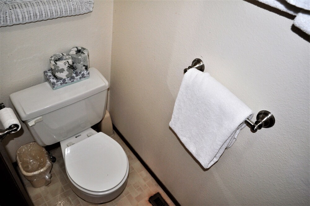 Standard Room, 2 Bedrooms - Bathroom