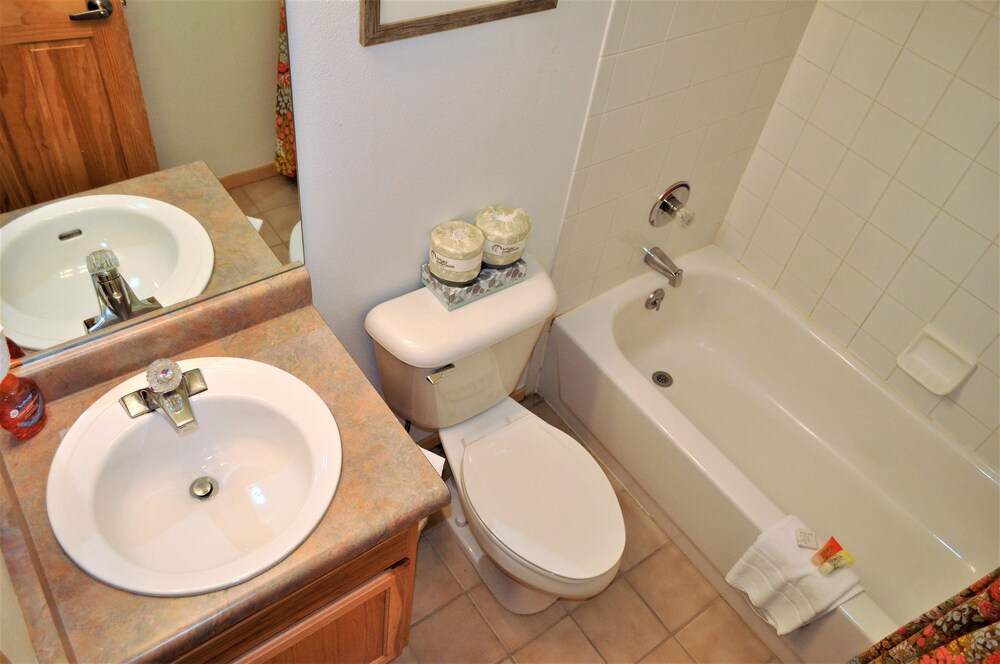 Standard Room, 3 Bedrooms - Bathroom