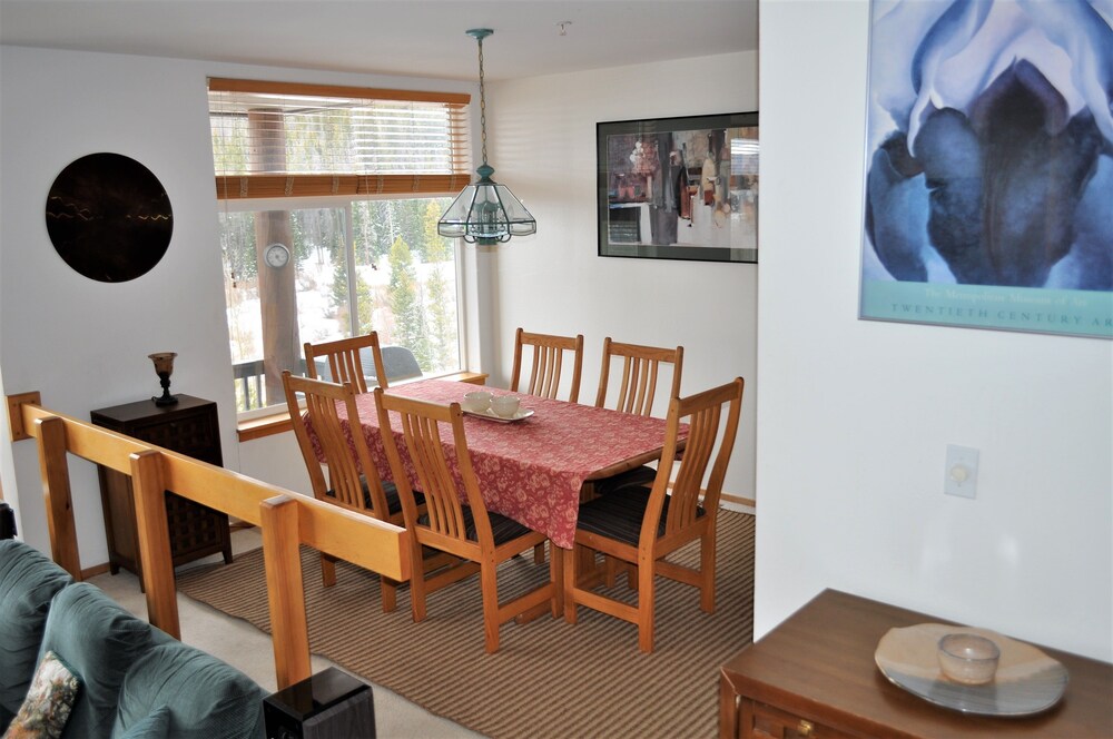 Standard Room, 3 Bedrooms - In-Room Dining