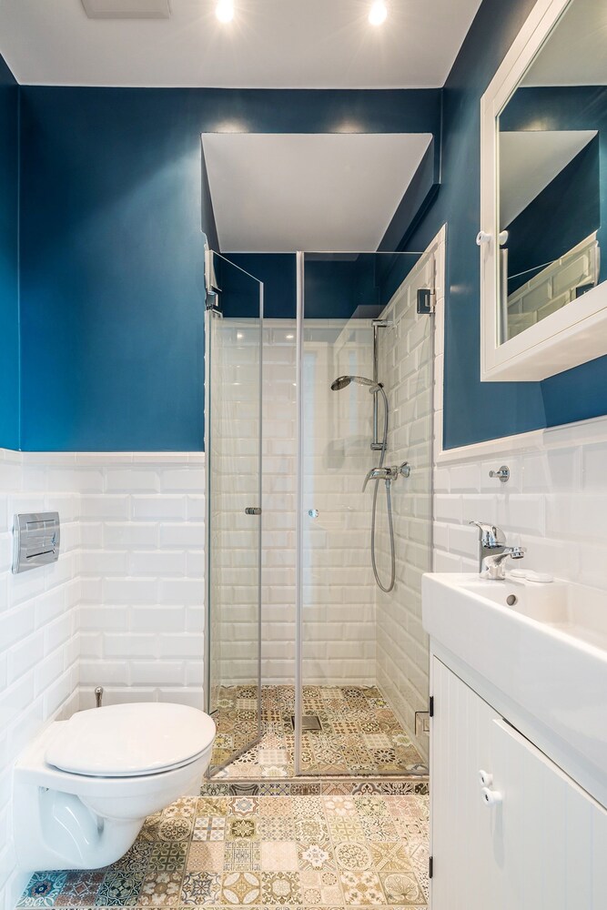 Single Apartment - Bathroom